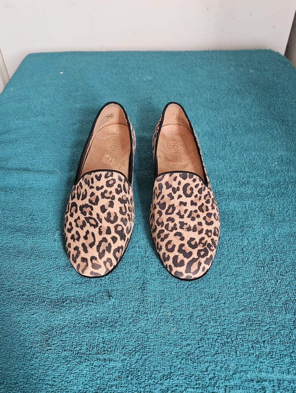 Vionic Willa II Loafer in Toffee Leopard Size 6.5 Medium